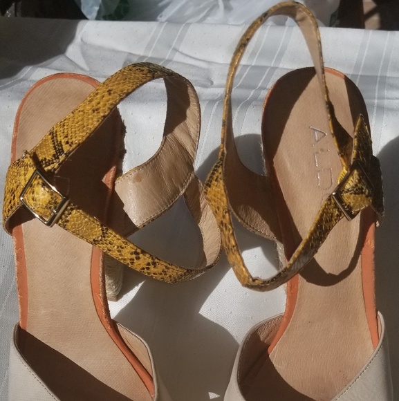 *PREOWNED* Aldo Platform Multi-Color Block Heels - Picture 2 of 6
